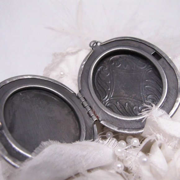 Pink Frosted Mermaid Locket Cameo Necklace Photo - Picture 6 of 7